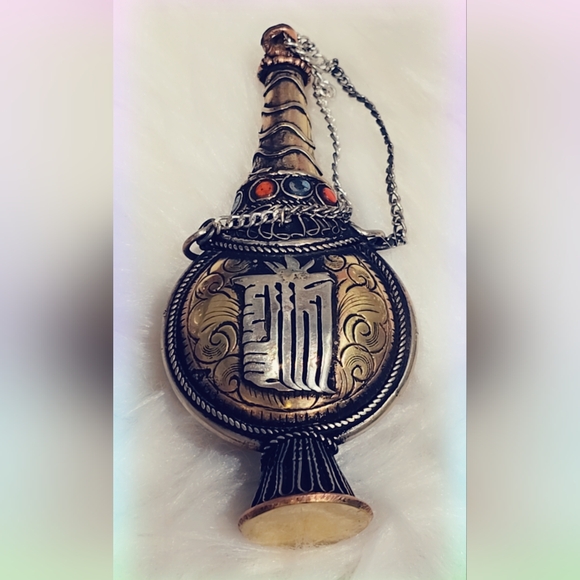 Jewelry - Tibetan Pendant, Opens